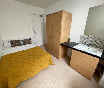 6 bedroom flat to rent - Photo 5