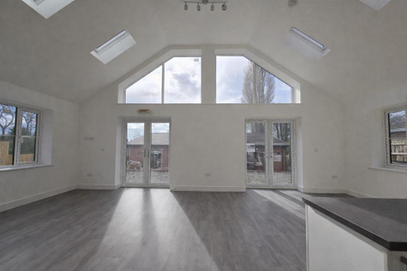 1 bedroom in a house share to rent - Photo 4