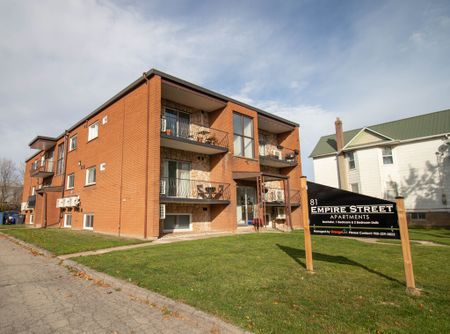 **SPACIOUS** Extended Bachelor Apartment in Welland!! - Photo 4