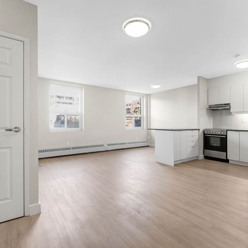 145 York St - Photo 1