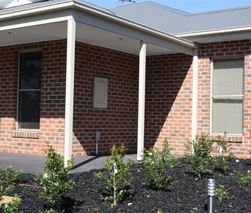 Modern Executive Unit in Spacious Complex - Photo 1