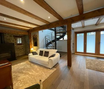 Charming and characterful detached house - Photo 2