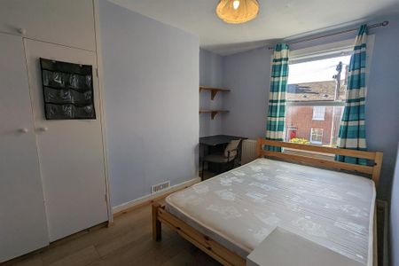 3 bedroom terraced house to rent - Photo 2