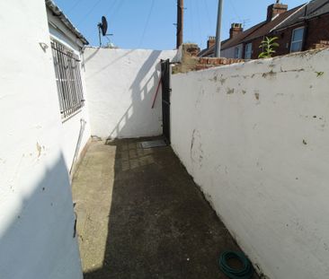 4 Bed Terraced House To Rent - Photo 3