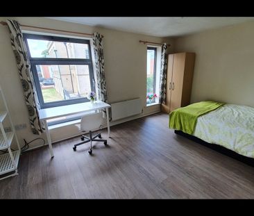 4 Bed Terraced House, Nazareth Road, NG7 - Photo 4