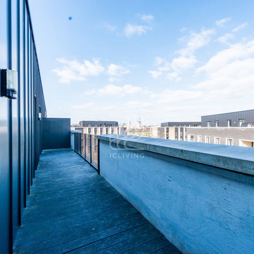 Platamone House, 13 Derny Avenue, E20 - Photo 1