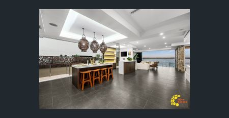 Stunning ocean front house on Sovereign Island - Photo 5