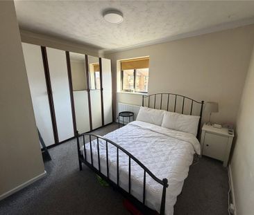 2 bedroom end of terrace house to rent - Photo 2