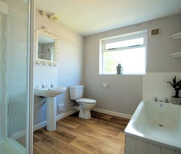 A 2 Bedroom House in Cheltenham GL50 4HS - Photo 2