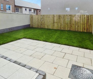 Town house to rent on - Photo 1