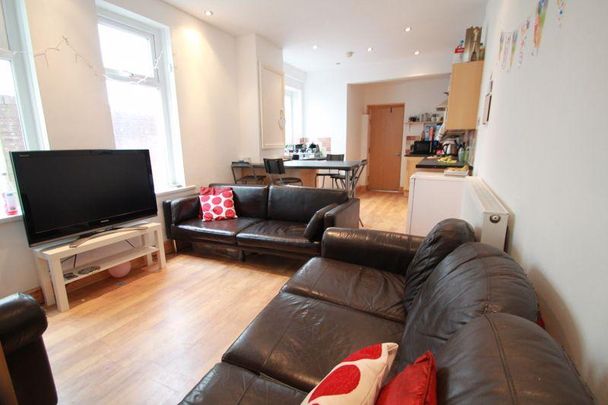 6 bedroom terraced house to rent - Photo 1