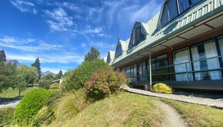 Clean and Tidy Two-Bedroom Apartment with Stunning Views - Photo 3