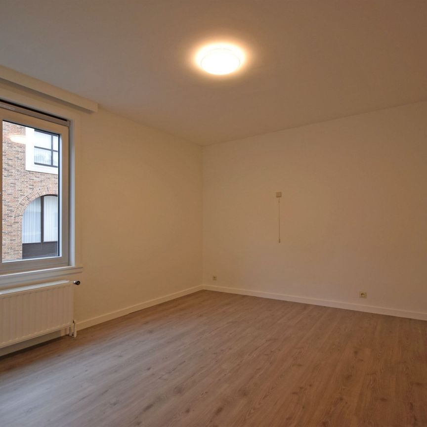 INSTAPKLAAR EEN-SLAAPKAMER APPARTEMENT IN CENTRUM ROESELARE - Photo 1