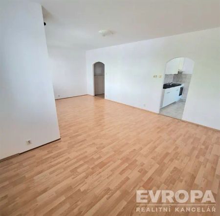 Krásný a světlý byt 3+1 s lodžií, případně i s garáží, o ploše 87 m - Photo 3