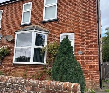 2 bedroom end of terrace house to rent - Photo 3