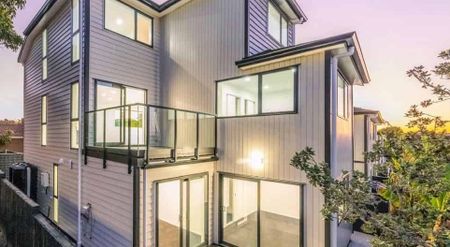 Spacious 5-Bedroom Family Home for Rent in Point England - Photo 5