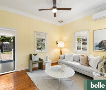 CHARACTER-FILLED COTTAGE IN A HIGHLY SOUGHT-AFTER LOCATION - Photo 1