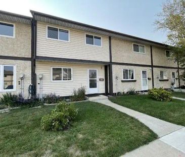 Gorgeous Townhouse with Finished Basement Close to West Edmonton Ma... - Photo 1