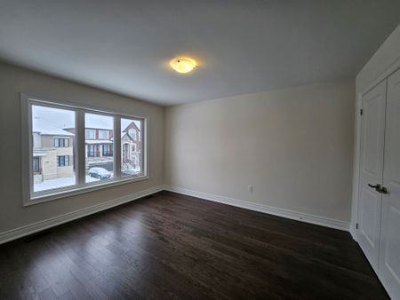 For Lease - 22 Watershed Gate Unit# upper, East Gwillimbury, Ontario - Photo 2