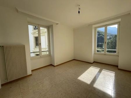 Appartement de 3.5 pièces au 4ème étage avec vue sur le lac. - Photo 2