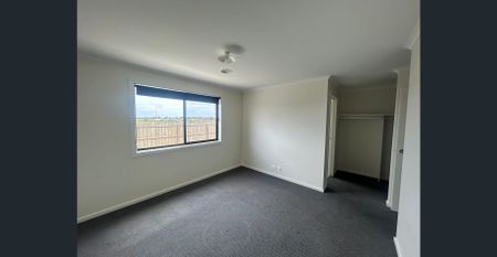 Spacious Family Home on Aberline Road - Photo 5