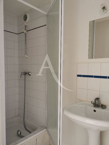 Location Appartement 2 pièces 48m² CHEMILLE EN ANJOU 49120 - Photo 2