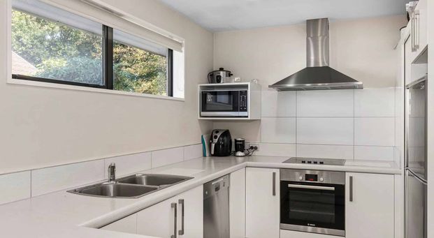 Close to the University - Photo 1