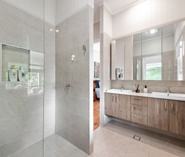 Charming Queenslander Haven in a Premier New Farm Location - Photo 2