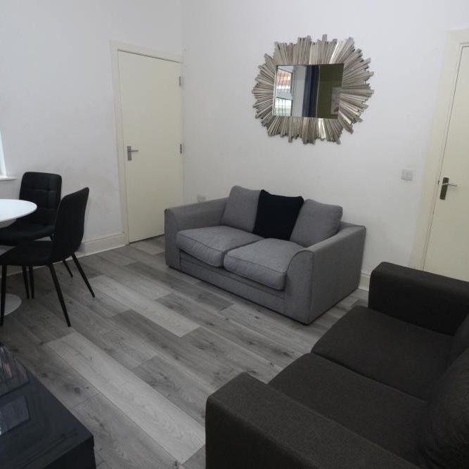 4 bedroom terraced house to rent - Photo 1