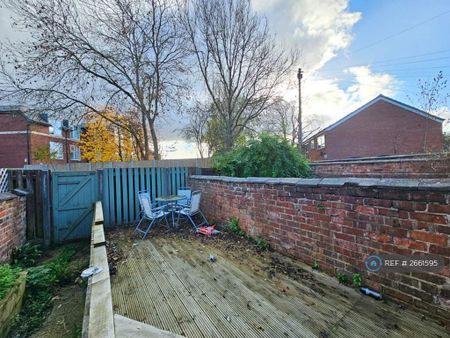 2 bedroom terraced house to rent - Photo 5