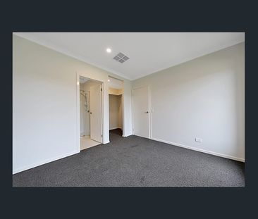 🏡 4-Bedroom House in Wallan - Photo 2