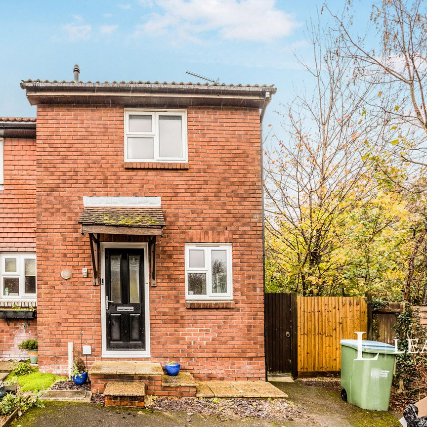 2 bedroom house to rent Kingslea, Horsham, West Sussex, RH13 - Photo 1