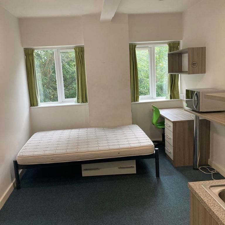 Studio to rent - Photo 1