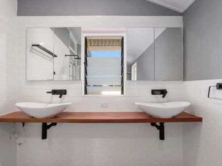 “Beautiful 5 Bedroom Colonial Home in a Prime Location.” - Photo 2