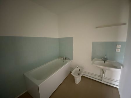 Location Appartement 3 pièces 76m² - Photo 5