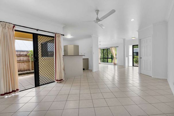 Large Family Home With Swimming Pool! - Photo 1