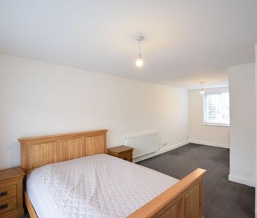 4 bedroom semi-detached house to rent - Photo 5