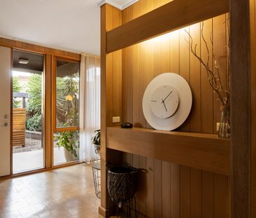 Elegant Family Living with Pool in Prime Kennington Location - Photo 4