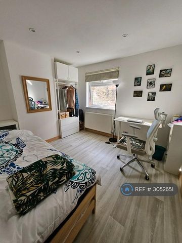 2 bedroom semi-detached house to rent - Photo 5