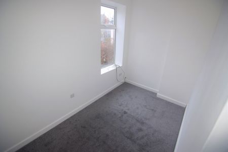 To Let 2 Bed Flat - Photo 2