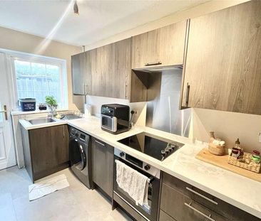 Torrington, Shoeburyness, Bishopsteignton Location, Essex, SS3 - Photo 5