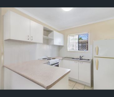 COASTAL LIVING JUST ONE BLOCK FROM KIRRA BEACH - Photo 3
