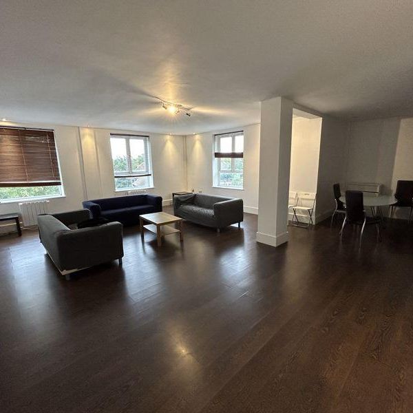 3 bedroom flat to rent - Photo 1