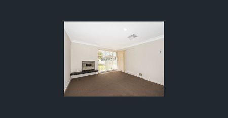 Large Family Home - Lawn mowing included!! - Photo 4