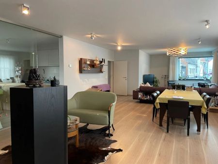 Prachtig appartement op de eerste verdieping met 3 slaapkamers, midden in het centrum gelegen! - Foto 5