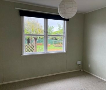 3 BEDROOM - GARAGE - SINGLE LEVEL - Photo 3
