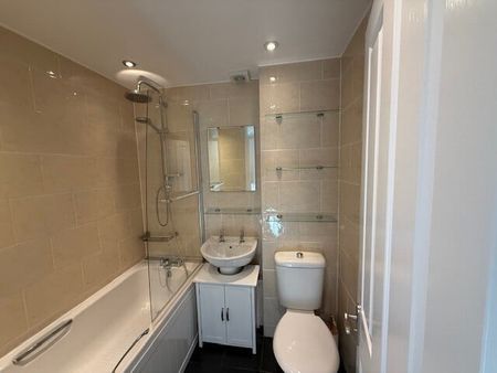 Field Close - Photo 5