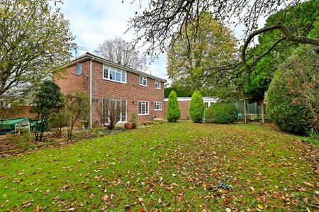 4 bedroom detached house to rent - Photo 3