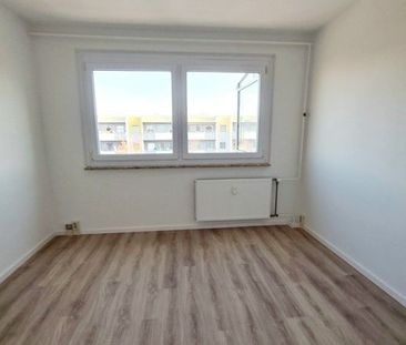 Sanierte Familienwohnung mit Balkon und Aufzug wartet auf Sie! - Foto 4