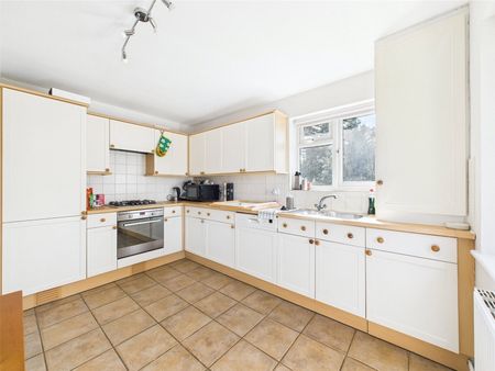 Haversham Close, East Twickenham, TW1 - Photo 4